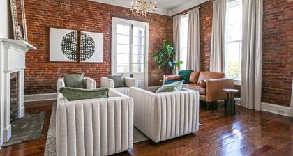 Paradise Loft | 3/2.5, King Beds, Heart of Downtown, Full Kitchen/Wet Bar, Streaming TV