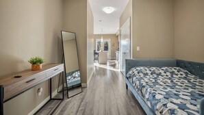 1 bedroom, iron/ironing board, WiFi, bed sheets - The Brightside - Spacious and Clean - Steps to DT! (Calgary)