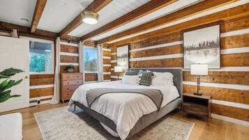 3 chambres, bureau, fer et planche à repasser, lit parapluie