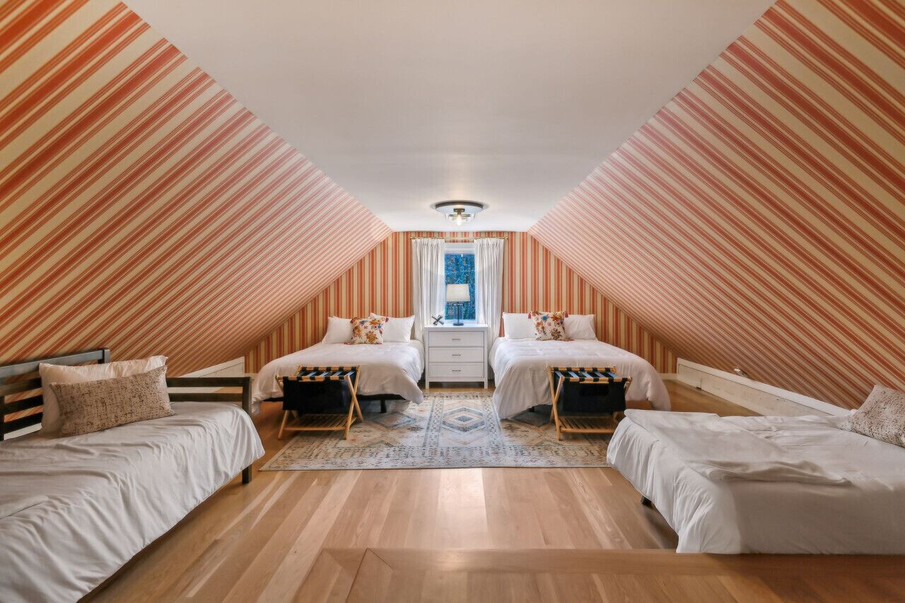 3 dormitoris, escriptori i planxa i posts de planxar 