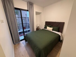 3 bedrooms, iron/ironing board, bed sheets