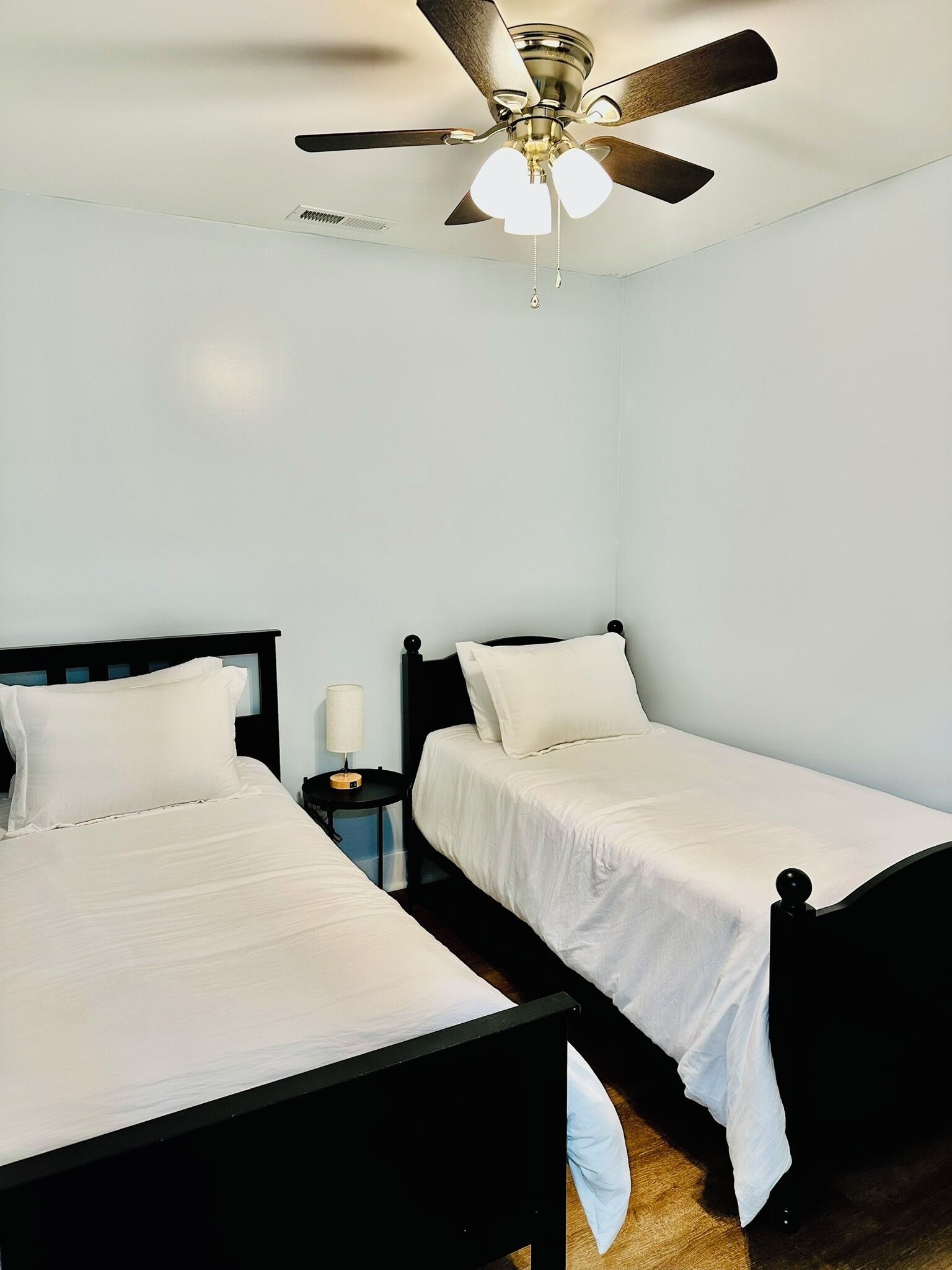 3 bedrooms, iron/ironing board, WiFi (free), bed sheets