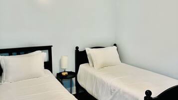 3 bedrooms, iron/ironing board, WiFi (free), bed sheets