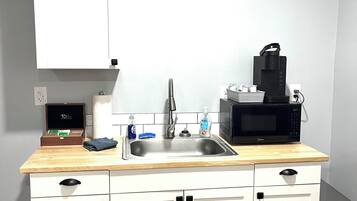 Frigorifero, microonde, macchina per tè/caffè