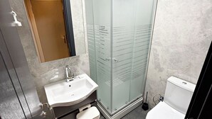 تجهيزات دش، مجففات شعر، خف للقدمين، مناشف