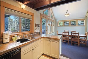 Fridge, microwave, oven, stovetop - 28 Big Leaf - Fav Location! Stunning Deck, Hot Tub, SHARC passes (Bend)