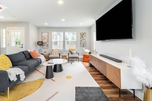 Smart TV, computer monitors