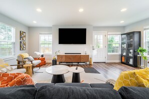 スマートテレビ、PC モニター