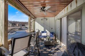 Outdoor dining - Lakefront - King Bed - Heated Patio - Indoor/Outdoor Pools - Hot Tub (Village of Four Seasons)