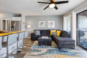 Smart TV, fireplace