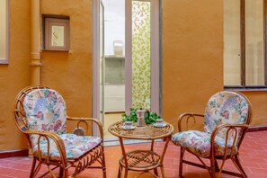 Interior - GuestHost - Roomy 100 sqm apartment, able to comfortably accommodate up to 6 people, located on the first floor (without lift) of a period building. The property is located in the heart of Florence (Traffic-Restricted Area), a few steps from the Basilica (Firenze)