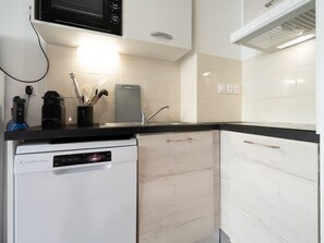 Fridge, microwave, dishwasher, coffee/tea maker