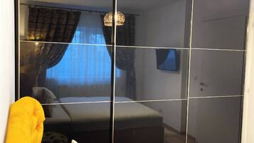 1 quarto, escrivaninha, Wi-Fi de cortesia, roupa de cama