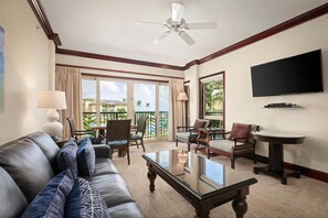 Living area - Waipouli Beach Resort E304 Ocean View 1 BD 2 BA (Kapaa)