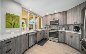 Kühlschrank, Ofen, Herdplatte, Geschirrspüler