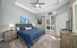 1 slaapkamer, een kluis op de kamer, een strijkplank/strijkijzer