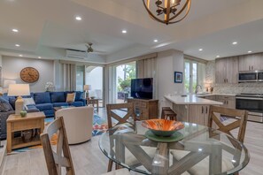 Living area - Palms at Wailea Villa 1303 Garden Deluxe 1 BD 2 BA (Wailea)