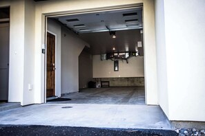 المنطقة المحيطة بالمنشأة