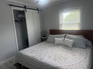 2 chambres, fer et planche à repasser, Wi-Fi, draps fournis