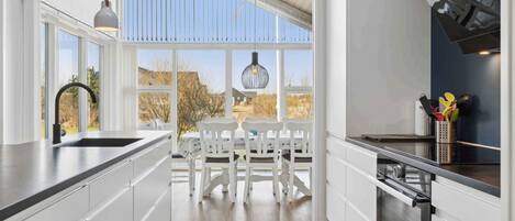 Kühlschrank, Ofen, Herdplatte, Geschirrspüler