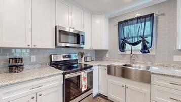 Frigorífic, microones, forn i placa de cuina