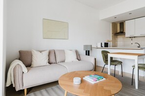 Télévision, chaîne hi-fi