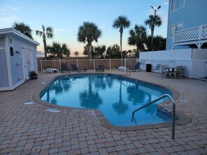 حمّام سباحة خارجي