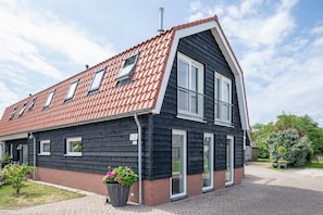 House | Exterior - 2 Cosy Homes With Wellness Garden (Den Burg)