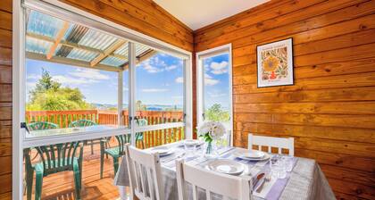 Scenic Escape with Stunning Sea Views in Raumanga