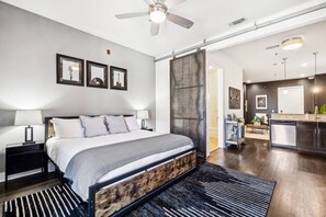 1 chambre, bureau, fer et planche à repasser, Wi-Fi gratuit