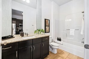 Hair dryer, towels - Legends Loft near Vandy, Walk to Centennial Park, 10 min to Broadway (Nashville)