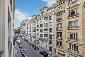 A multi-story residential building with balconies and a street view. - Superb Apartement Tour Eiffel Invalides (Paris)