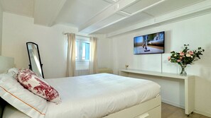 Bügeleisen/Bügelbrett, kostenloses WLAN, Bettw äsche