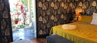 Gorgeous home close to city bus, parks and one block from shops and restaurants