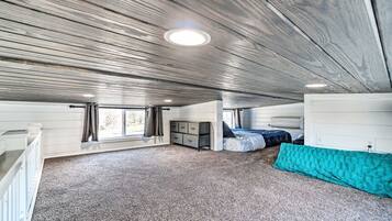 2 bedrooms, desk, free WiFi, bed sheets