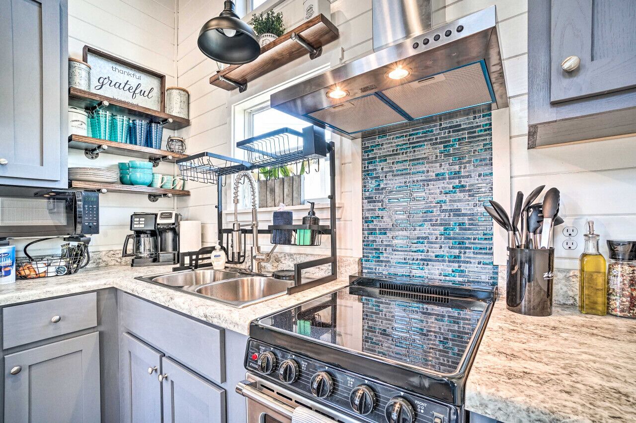 Kylskåp, mikrovågsugn, ugn och diskmaskin