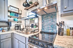 Kjøleskap, mikrobølgeovn, ovn og oppvaskmaskin