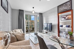 TV - Iconic 1 Bed Apartment in the Heart of Downtown (Dubai)