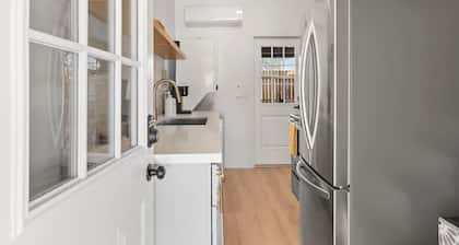 Modern 2-Story Midtown Loft + Covered Parking