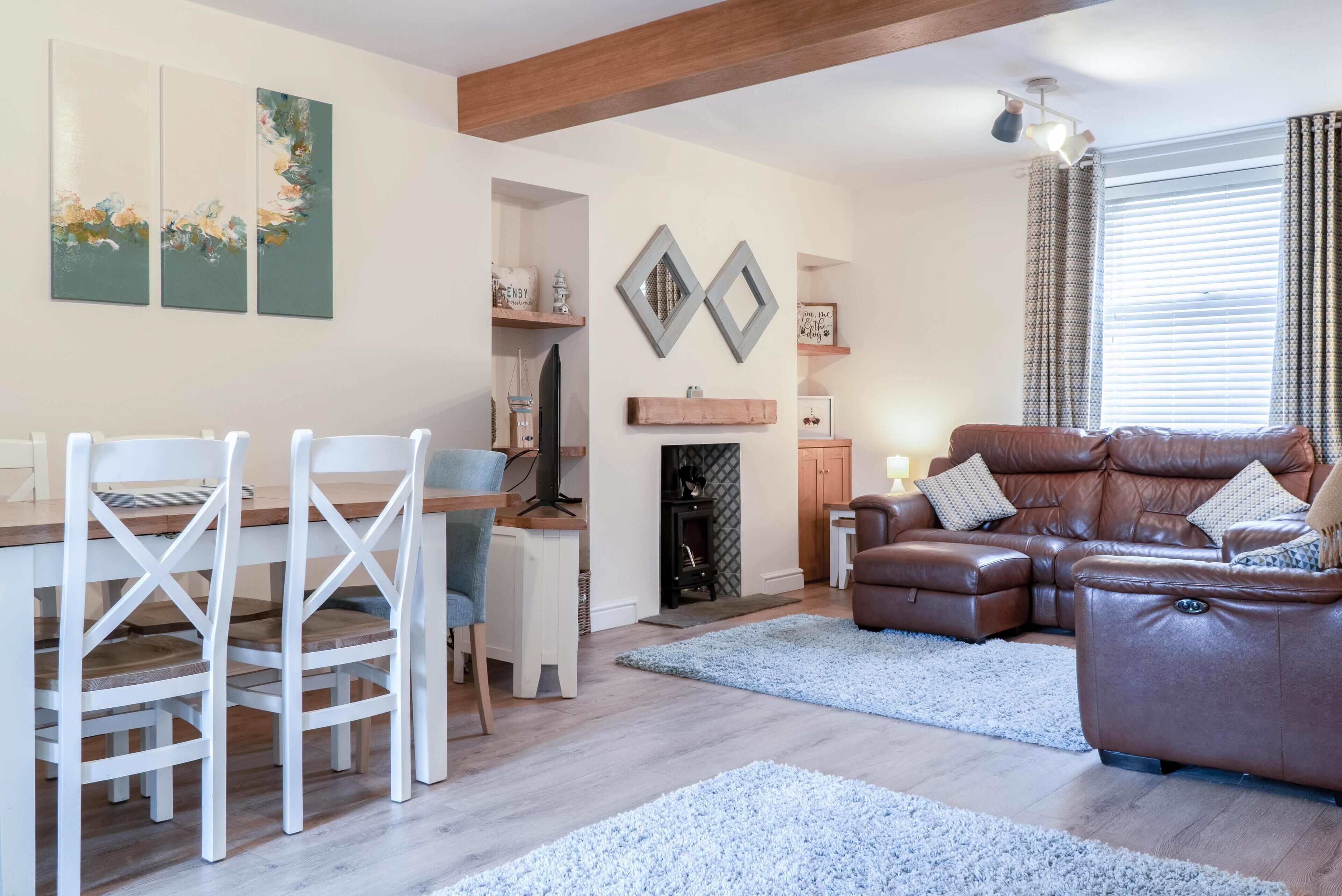Smart TV, fireplace