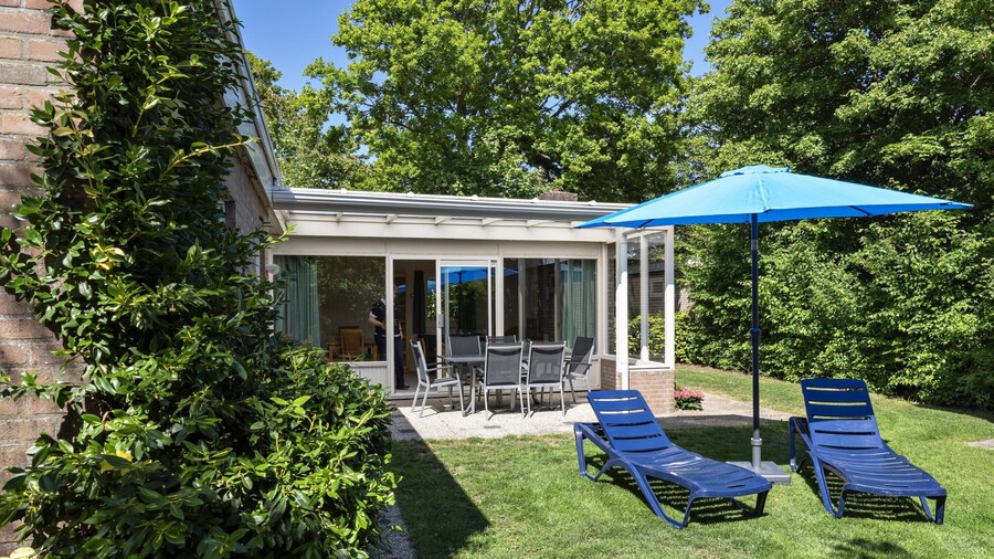 Bungalow in North Holland by the Coast