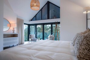 3 habitaciones, tabla de planchar con plancha, wifi y ropa de cama 
