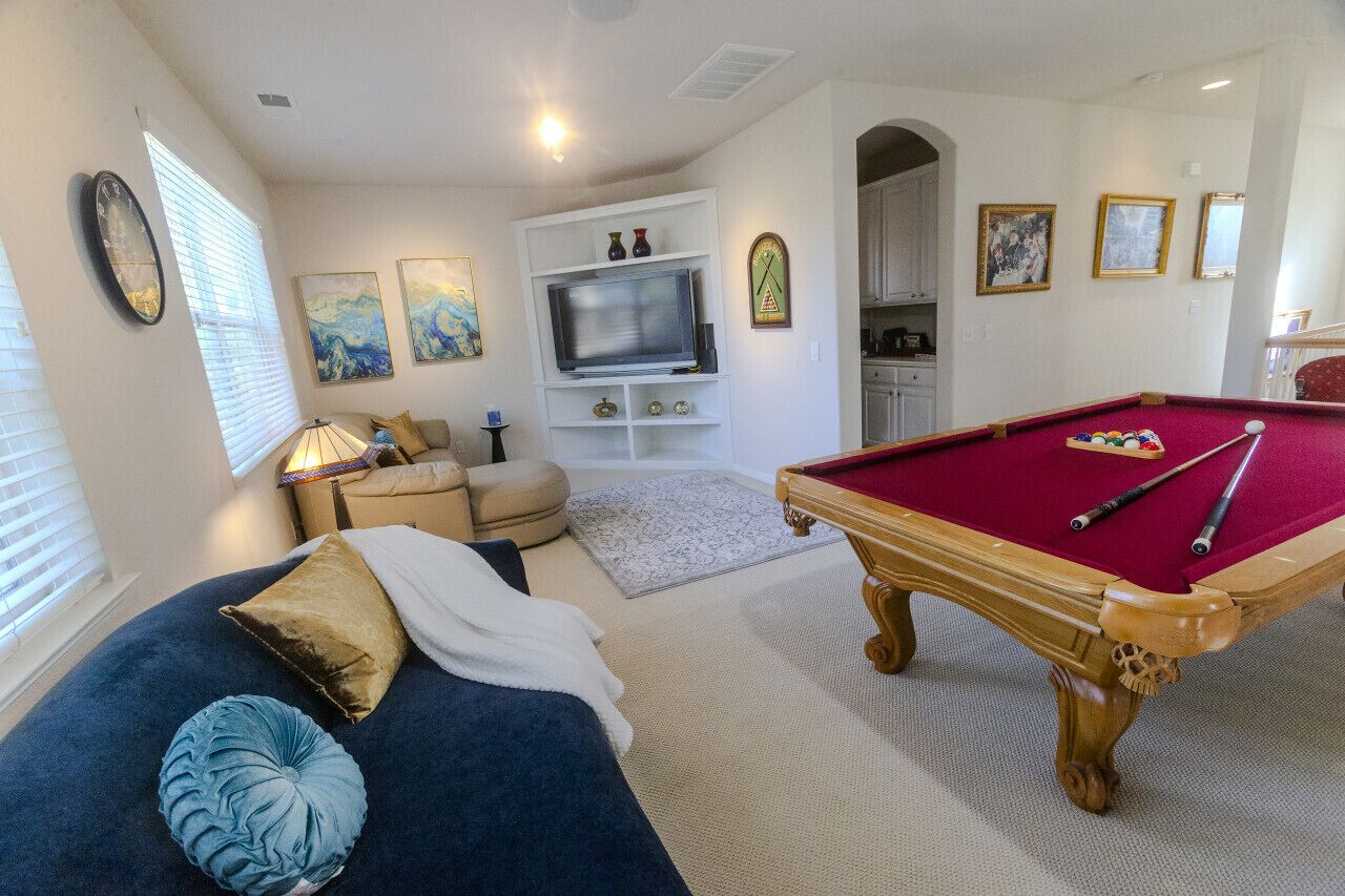 Smart TV, fireplace, computer monitors, printers