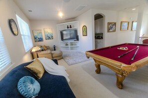 Smart TV, fireplace, computer monitors, printers