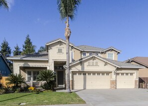 Exterior - Ultimate Riverbank Getaway w/ Luxe Amenities (Riverbank)