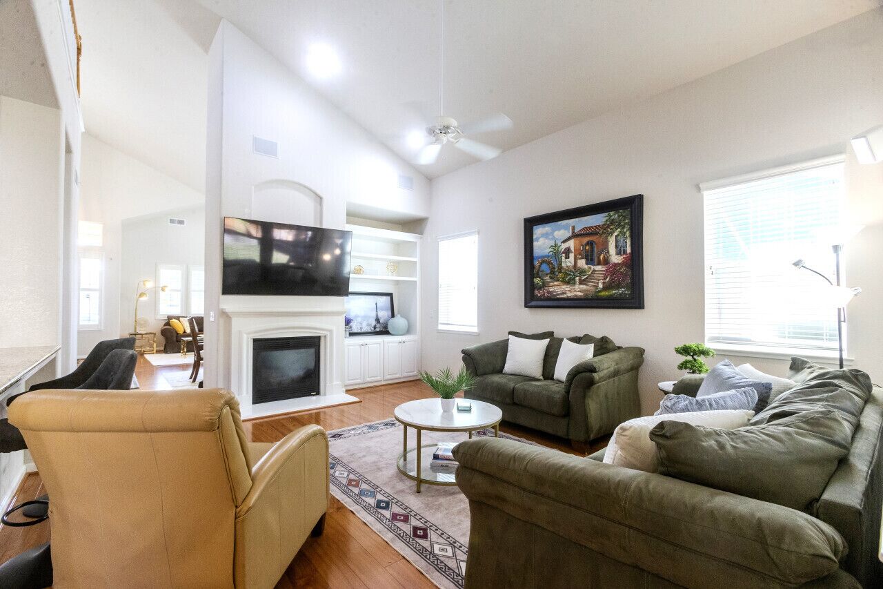 Smart TV, fireplace, computer monitors, printers