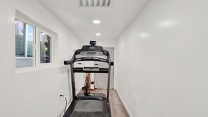 Fitness facility - Modern Studio Living in San Jose (San Jose)
