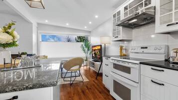 House, 3 Bedrooms, Non Smoking | Private kitchen