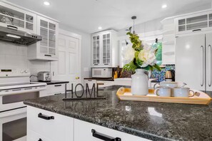 House, 3 Bedrooms, Non Smoking | Private kitchen - Bellevue Work & Relax Near Downtown (Bellevue)