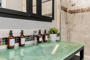 House, 3 Bedrooms, Non Smoking | Bathroom - Bellevue Work & Relax Near Downtown (Bellevue)